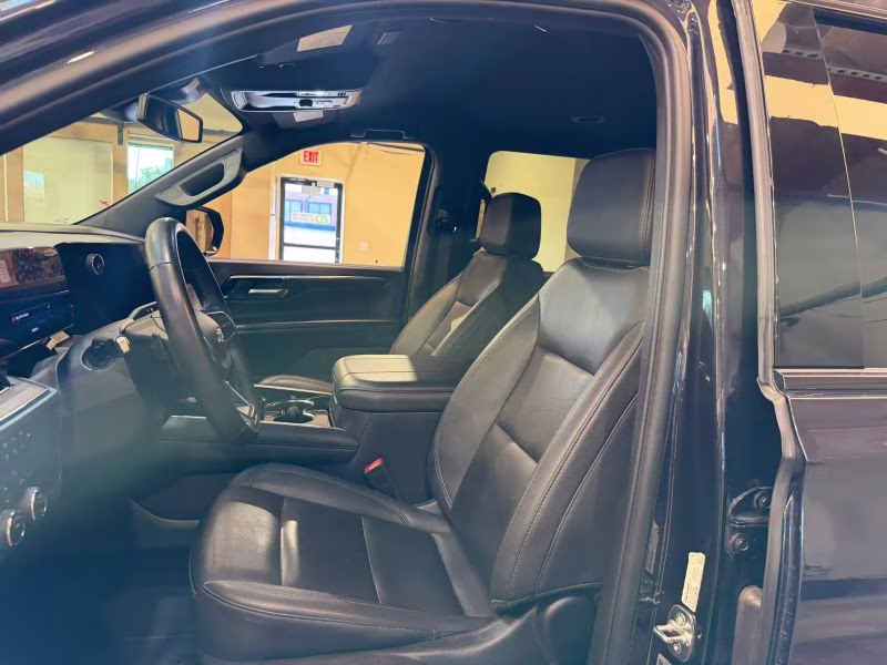 2025 Chevrolet Tahoe Z71 Sport Utility 4D 4X4