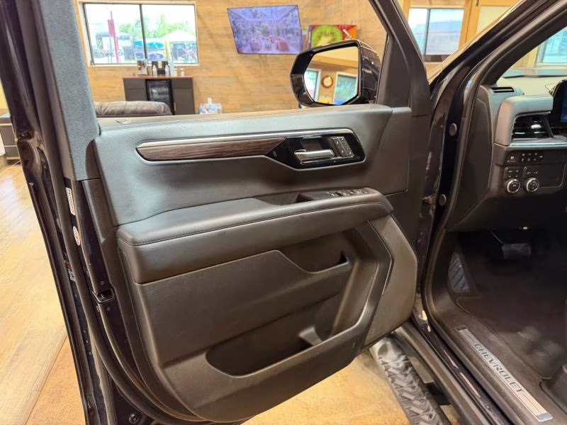 2025 Chevrolet Tahoe Z71 Sport Utility 4D 4X4