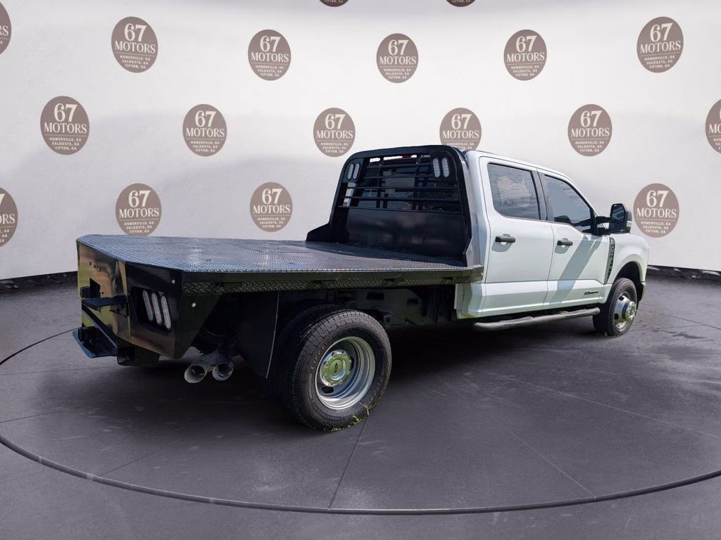 2023 Oxford White Ford Super Duty F-350 DRW XLT 4X4 Truck