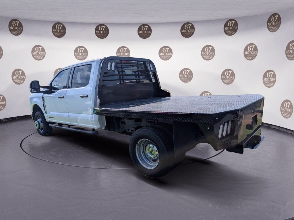 2023 Oxford White Ford Super Duty F-350 DRW XLT 4X4 Truck