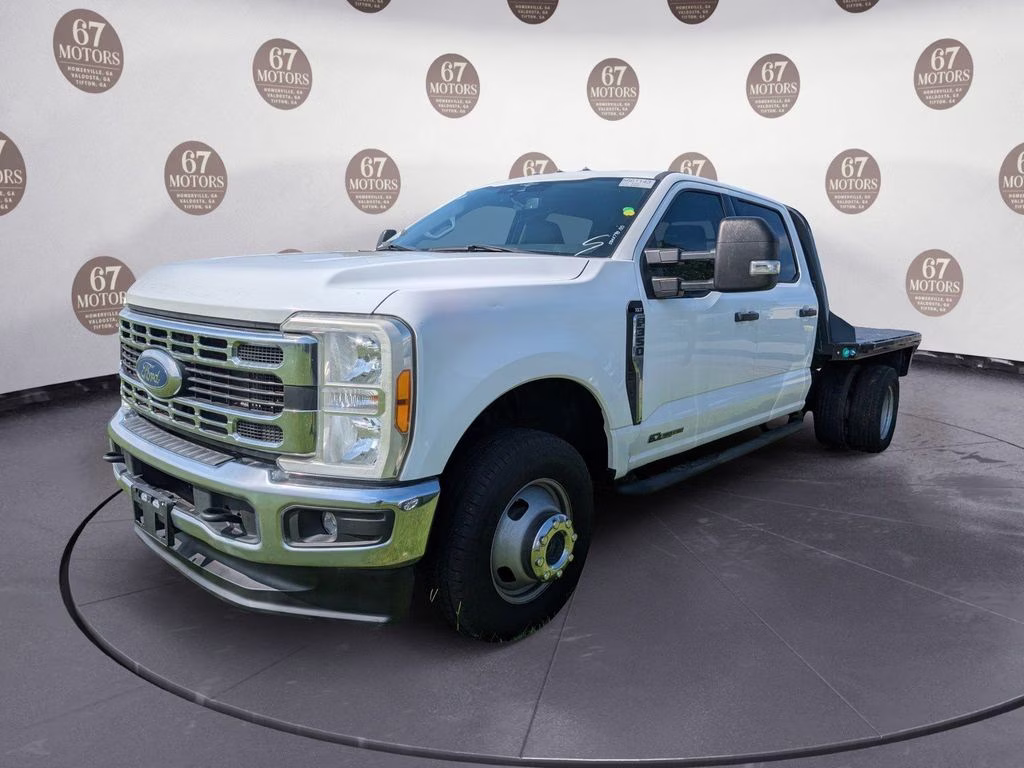 2023 Oxford White Ford Super Duty F-350 DRW XLT 4X4 Truck