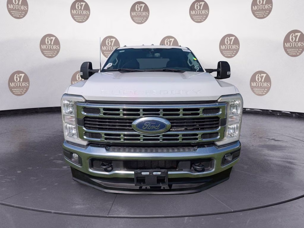 2023 Oxford White Ford Super Duty F-350 DRW XLT 4X4 Truck