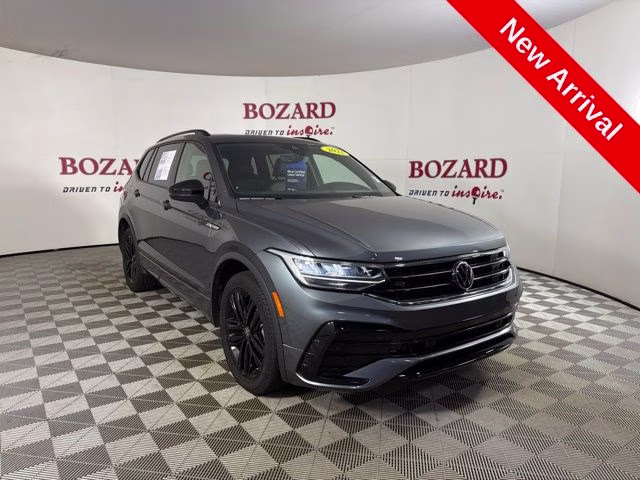 2022 Platinum Gray Metallic Volkswagen Tiguan 2.0T SE R-Line Black FWD SUV