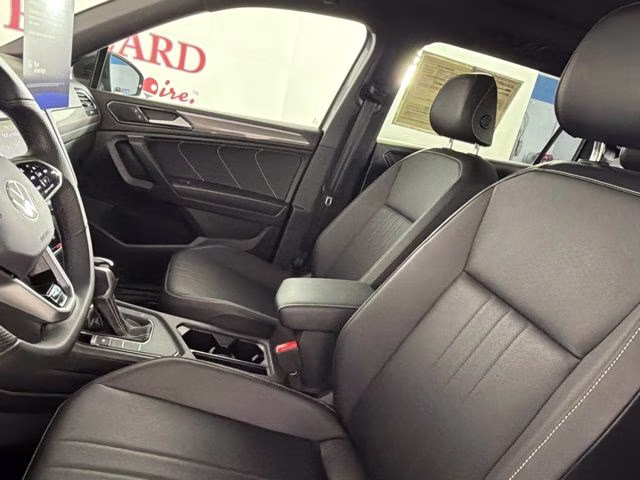 2022 Platinum Gray Metallic Volkswagen Tiguan 2.0T SE R-Line Black FWD SUV