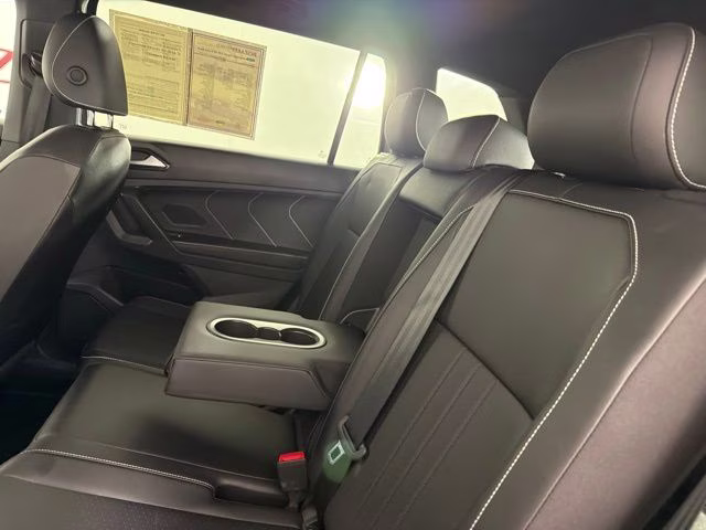 2022 Platinum Gray Metallic Volkswagen Tiguan 2.0T SE R-Line Black FWD SUV