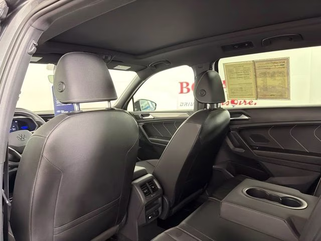 2022 Platinum Gray Metallic Volkswagen Tiguan 2.0T SE R-Line Black FWD SUV