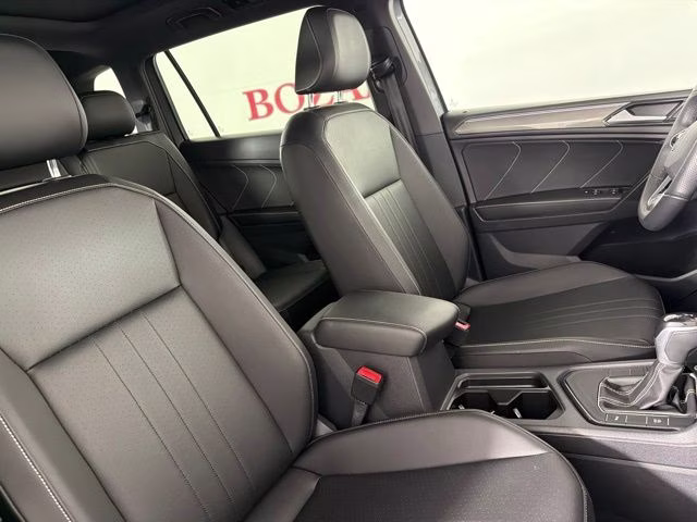 2022 Platinum Gray Metallic Volkswagen Tiguan 2.0T SE R-Line Black FWD SUV