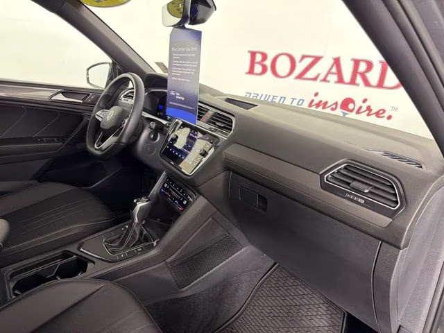 2022 Platinum Gray Metallic Volkswagen Tiguan 2.0T SE R-Line Black FWD SUV