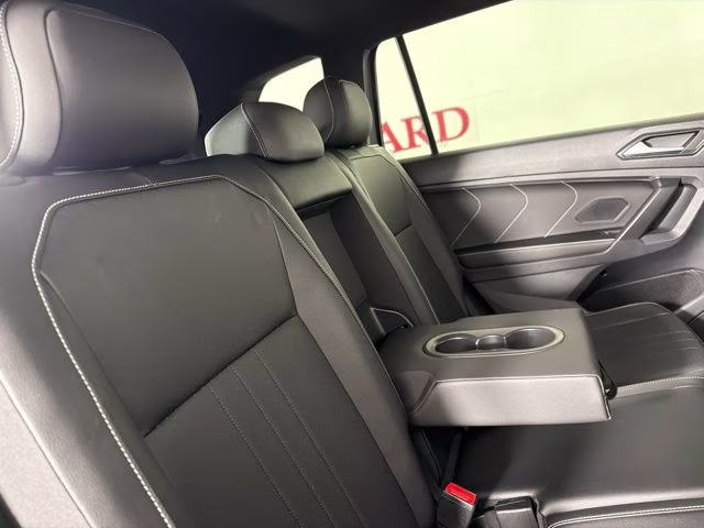 2022 Platinum Gray Metallic Volkswagen Tiguan 2.0T SE R-Line Black FWD SUV