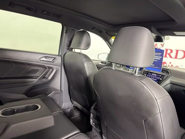 2022 Platinum Gray Metallic Volkswagen Tiguan 2.0T SE R-Line Black FWD SUV