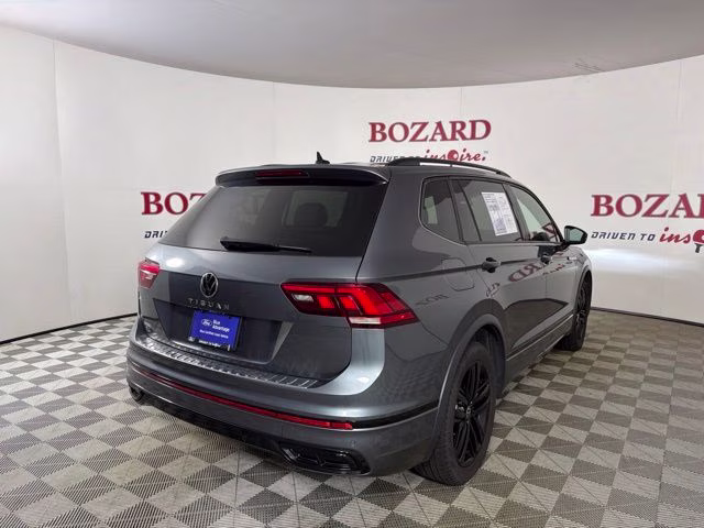 2022 Platinum Gray Metallic Volkswagen Tiguan 2.0T SE R-Line Black FWD SUV