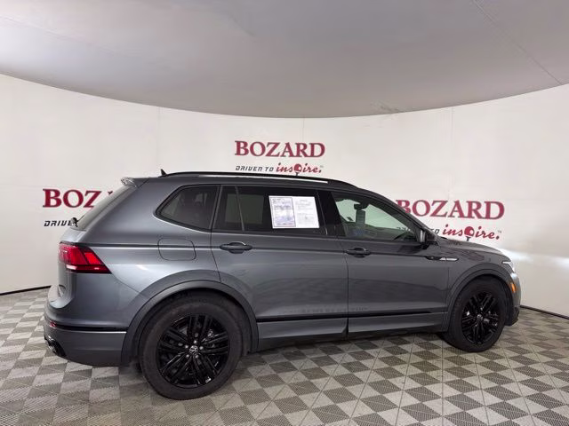 2022 Platinum Gray Metallic Volkswagen Tiguan 2.0T SE R-Line Black FWD SUV