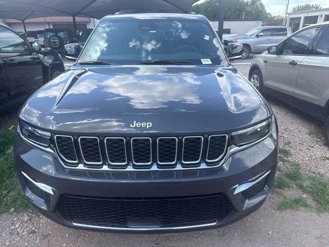 2025 Gray Metallic Jeep Grand Cherokee Limited 4X4 SUV