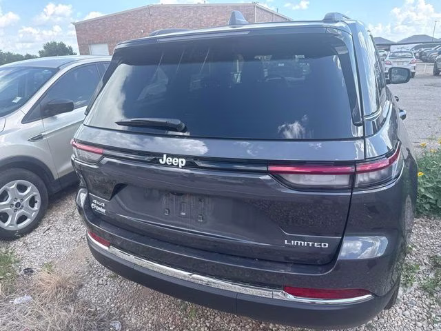 2025 Gray Metallic Jeep Grand Cherokee Limited 4X4 SUV