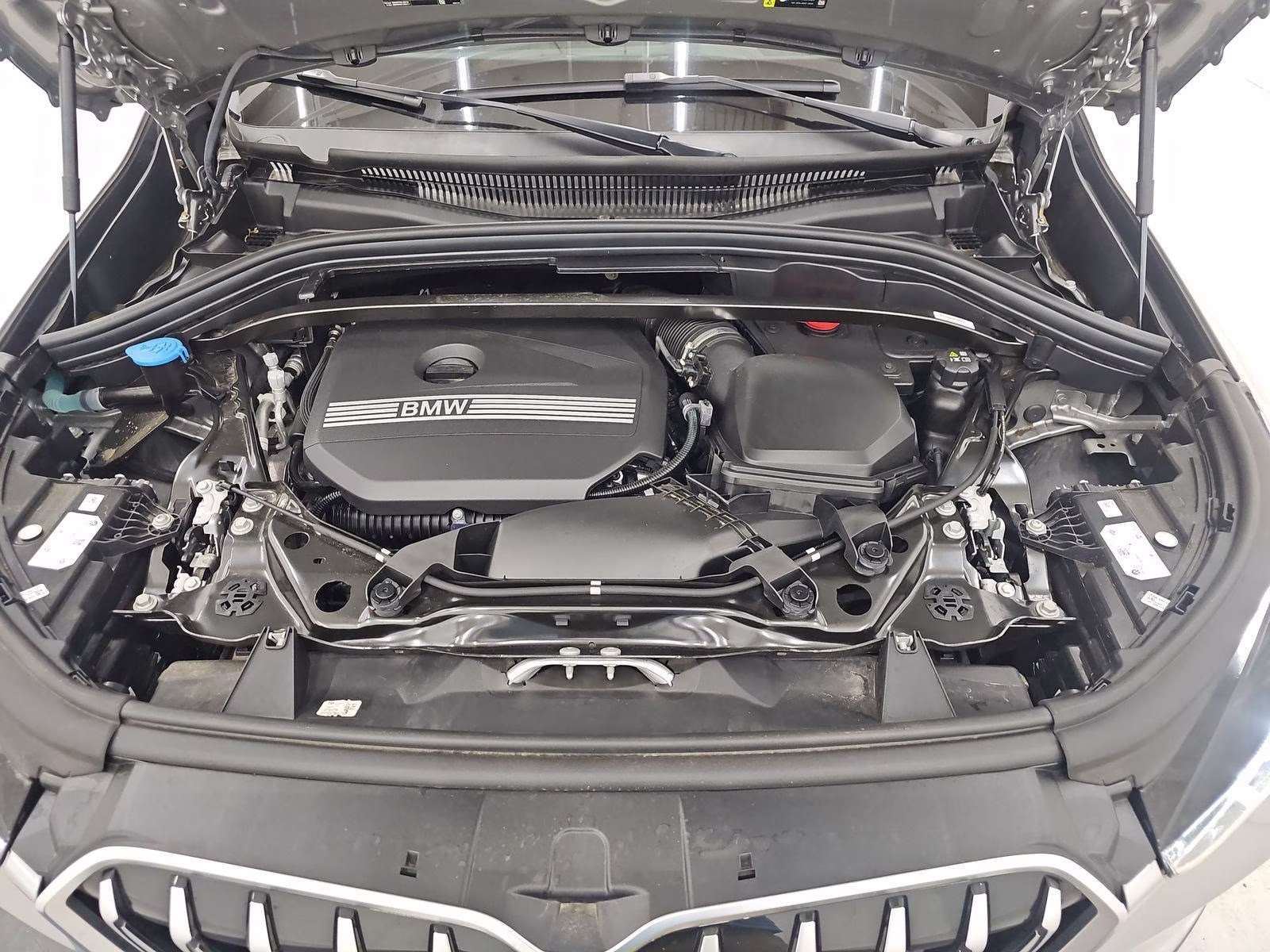 2025 Space Silver Metallic BMW X1 xDrive28i AWD SUV