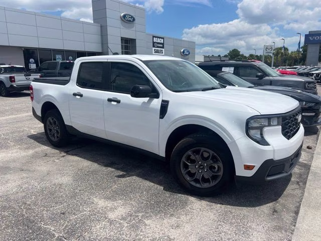 2025 Oxford White Ford Maverick XLT AWD Truck