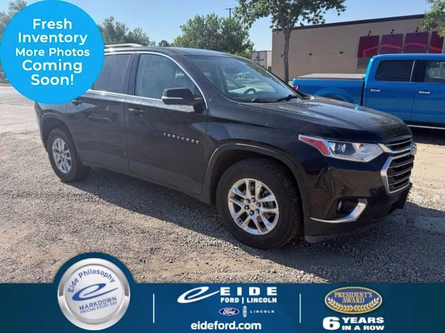 2019 Mosaic Black Metallic Chevrolet Traverse LT FWD SUV