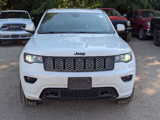 2019 Bright White Clearcoat Jeep Grand Cherokee Altitude 4X4 SUV