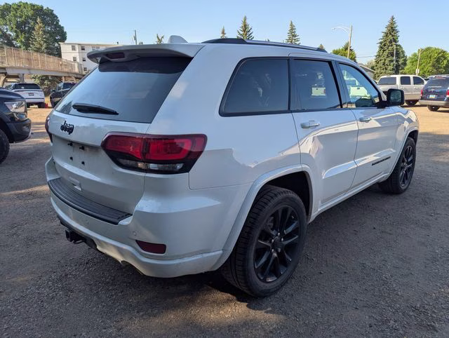 2019 Bright White Clearcoat Jeep Grand Cherokee Altitude 4X4 SUV