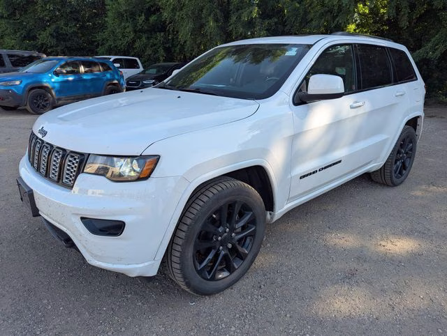2019 Bright White Clearcoat Jeep Grand Cherokee Altitude 4X4 SUV