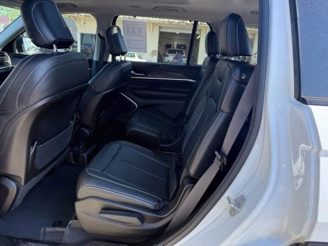 2023 Bright White Clearcoat Jeep Grand Cherokee L Limited 4X4 SUV