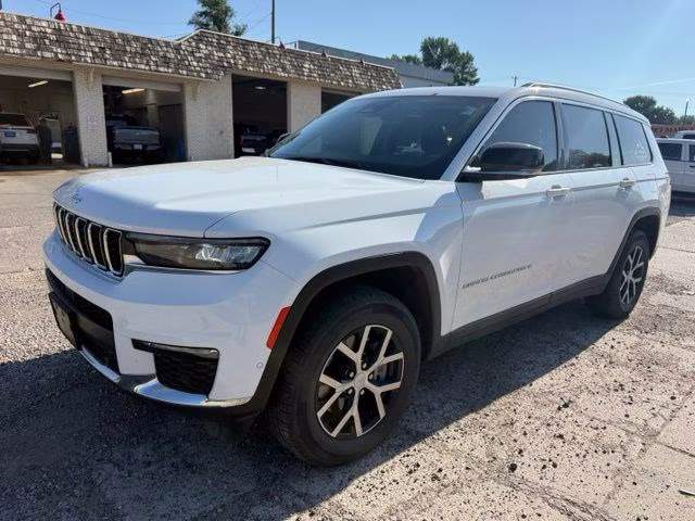 2023 Bright White Clearcoat Jeep Grand Cherokee L Limited 4X4 SUV