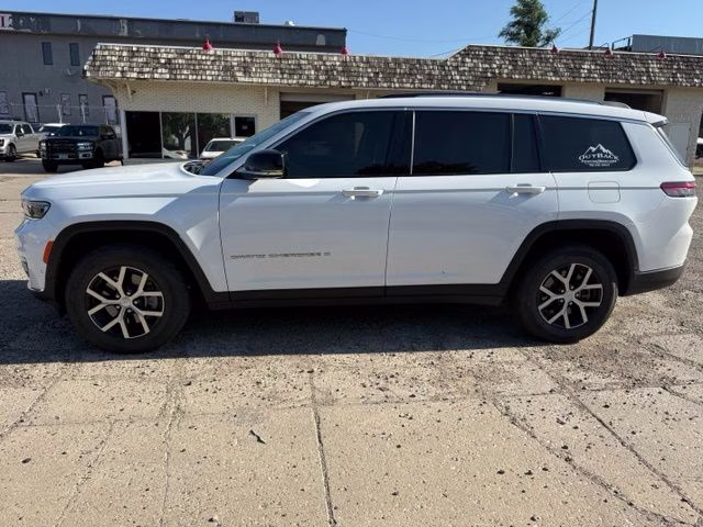 2023 Bright White Clearcoat Jeep Grand Cherokee L Limited 4X4 SUV