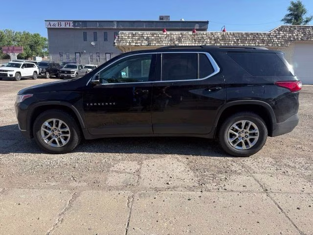2019 Mosaic Black Metallic Chevrolet Traverse LT FWD SUV
