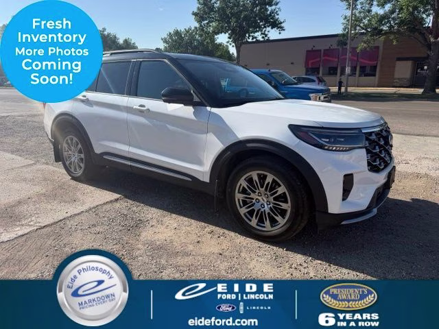 2025 Star White Metallic Tri-Coat Ford Explorer Platinum 4X4 SUV