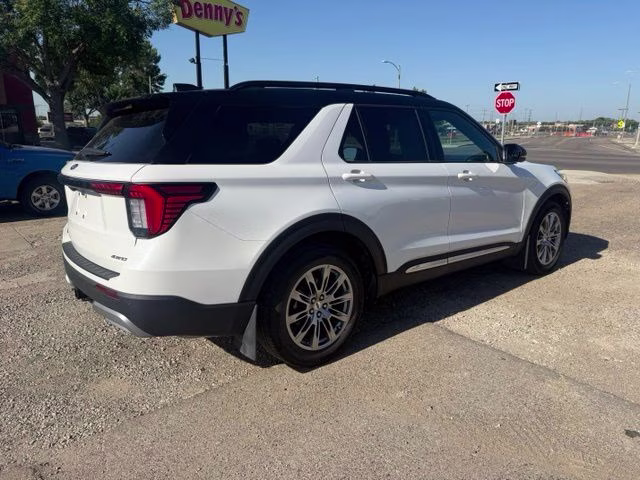2025 Star White Metallic Tri-Coat Ford Explorer Platinum 4X4 SUV