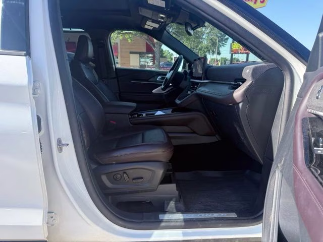 2025 Star White Metallic Tri-Coat Ford Explorer Platinum 4X4 SUV