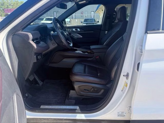 2025 Star White Metallic Tri-Coat Ford Explorer Platinum 4X4 SUV