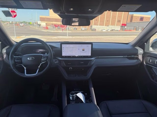 2025 Star White Metallic Tri-Coat Ford Explorer Platinum 4X4 SUV