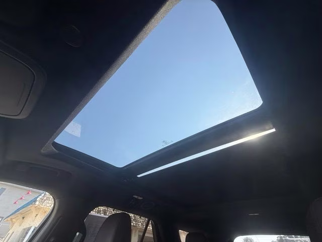 2025 Star White Metallic Tri-Coat Ford Explorer Platinum 4X4 SUV