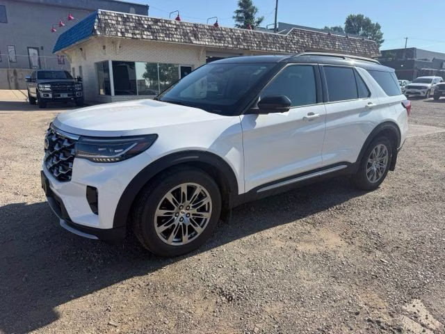 2025 Star White Metallic Tri-Coat Ford Explorer Platinum 4X4 SUV