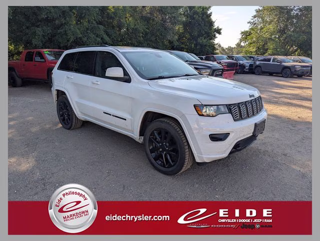 2019 Bright White Clearcoat Jeep Grand Cherokee Altitude 4X4 SUV