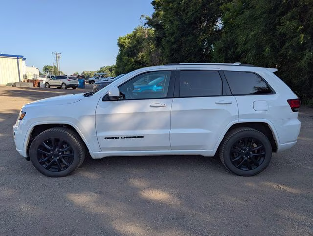 2019 Bright White Clearcoat Jeep Grand Cherokee Altitude 4X4 SUV