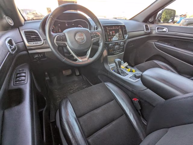 2019 Bright White Clearcoat Jeep Grand Cherokee Altitude 4X4 SUV