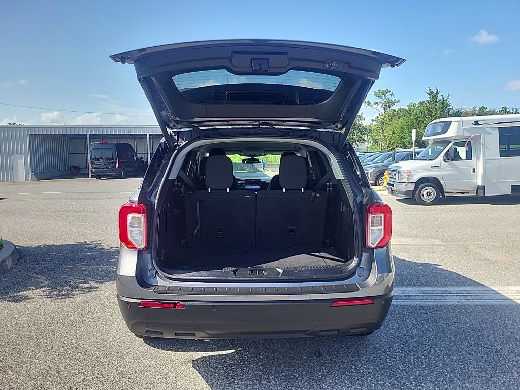 2022 Ford Explorer XLT 4X4 SUV