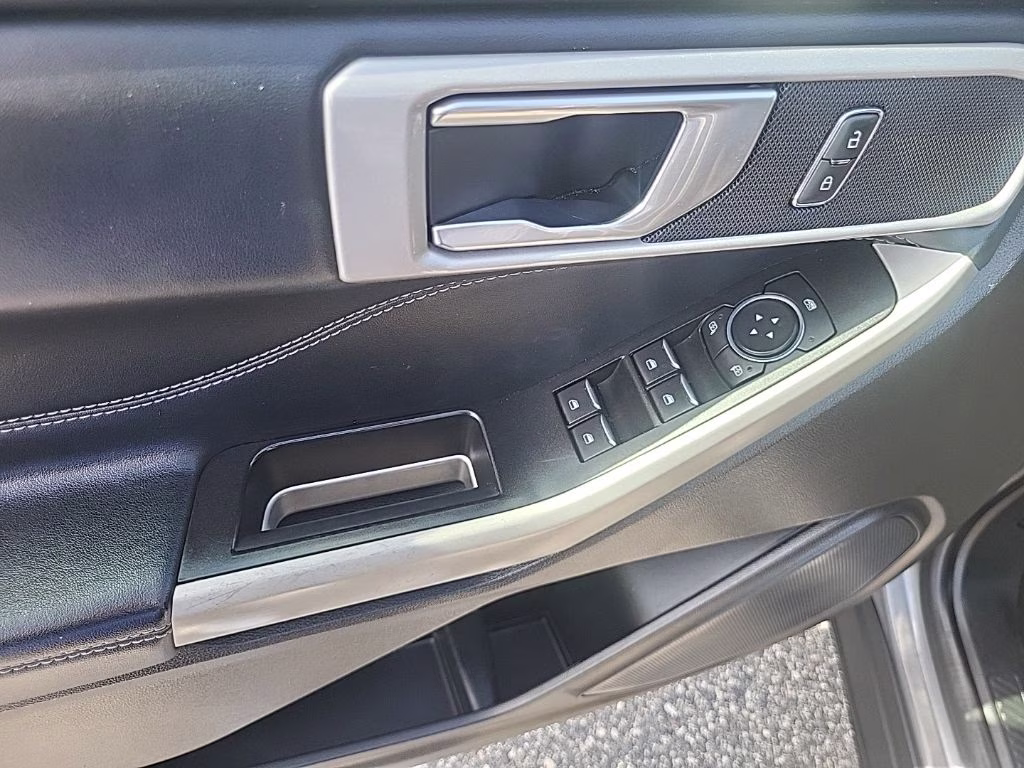 2022 Ford Explorer XLT 4X4 SUV