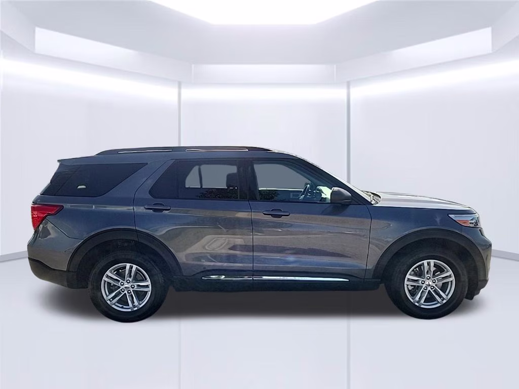2022 Ford Explorer XLT 4X4 SUV