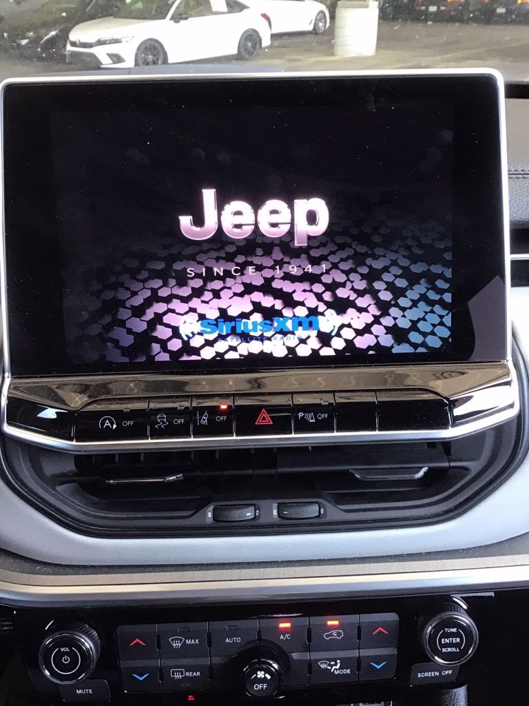 2025 Silver Zynith Metallic Clearcoat Jeep Compass Limited 4X4 SUV