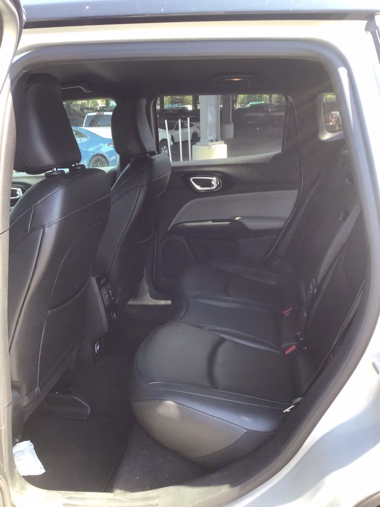 2025 Silver Zynith Metallic Clearcoat Jeep Compass Limited 4X4 SUV