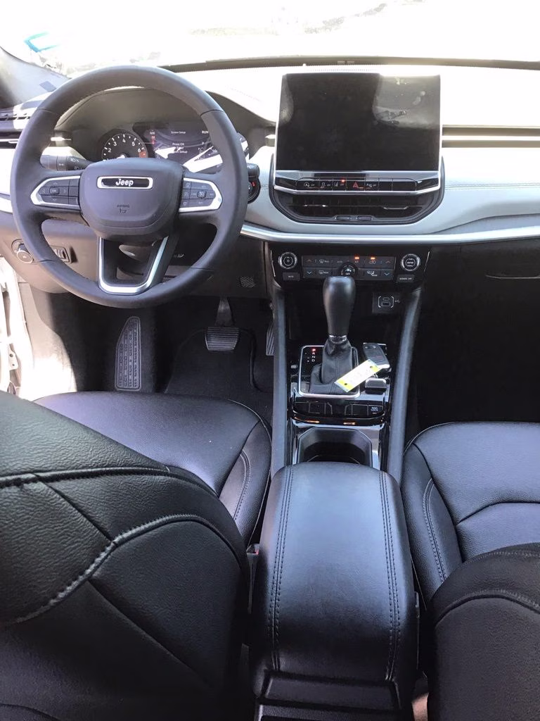 2025 Silver Zynith Metallic Clearcoat Jeep Compass Limited 4X4 SUV
