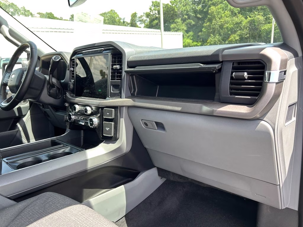 2024 Oxford White Ford F-150 XLT 4X4 Truck
