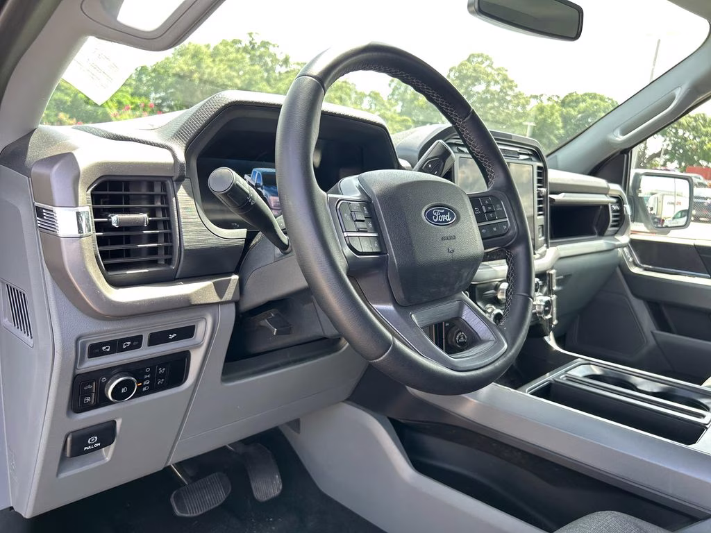 2024 Oxford White Ford F-150 XLT 4X4 Truck