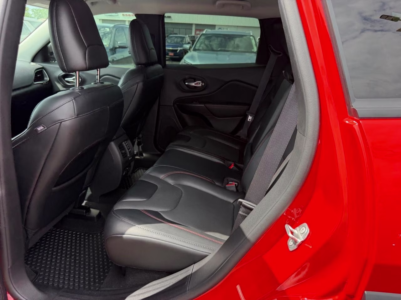 2021 Spitfire Orange Clearcoat Jeep Cherokee 4WD Trailhawk 4X4 SUV