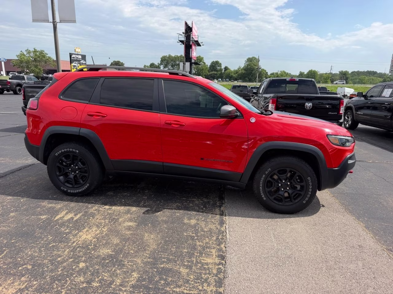 2021 Spitfire Orange Clearcoat Jeep Cherokee 4WD Trailhawk 4X4 SUV