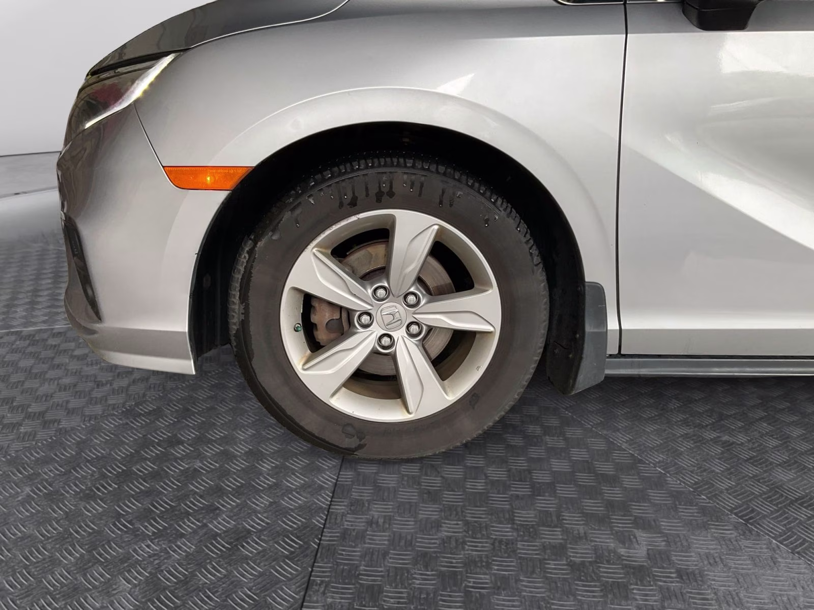 2018 Silver Honda Odyssey EX-L FWD Van
