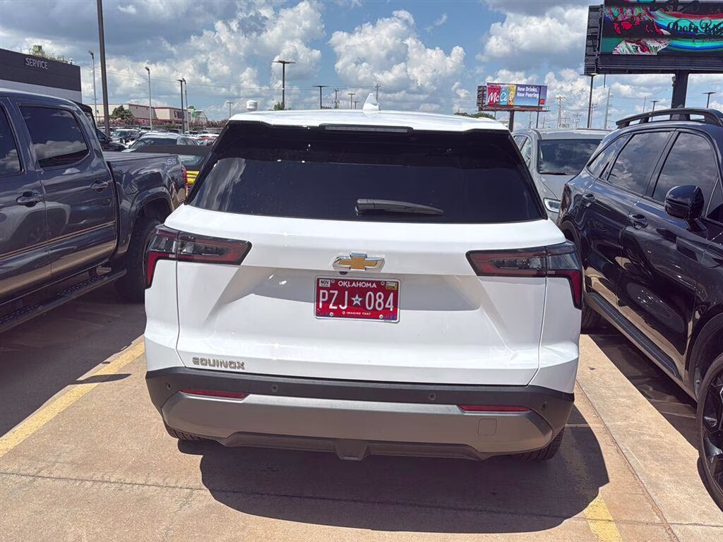 2025 Summit White Chevrolet Equinox FWD LT FWD SUV